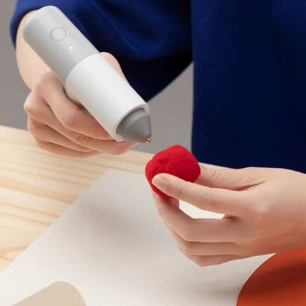 Easyflow Manual Gluegun | Anti-Scald Silicone Cover | USB-C Rechargeable | Fast 30s Heat-Up | Precise 1mm Glue Flow | 2000mAh Battery | Auto Shut-Off | Eco Glue Sticks – EF-GG002